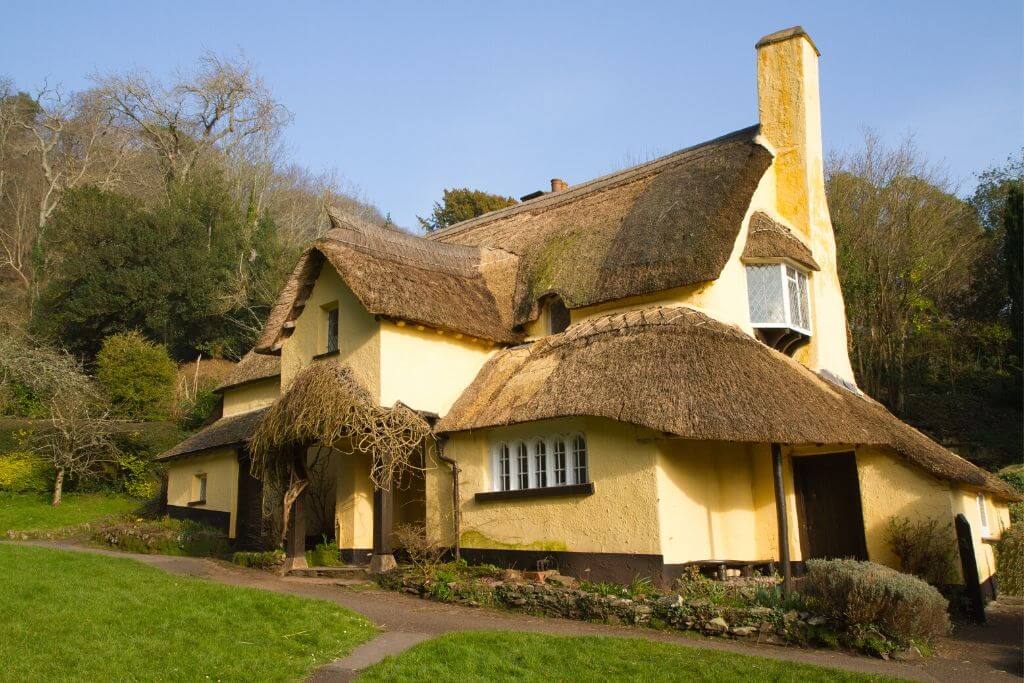 thatched cottage in england