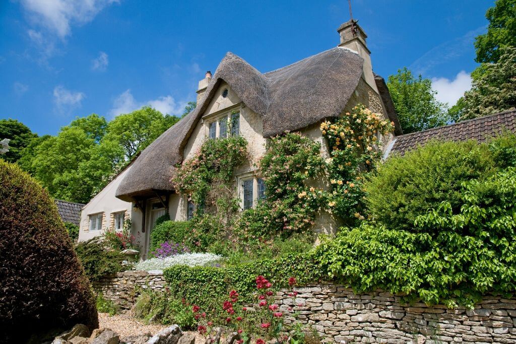 thatched cottage in england