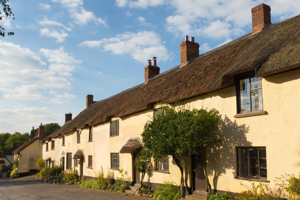 thatched cottages in england