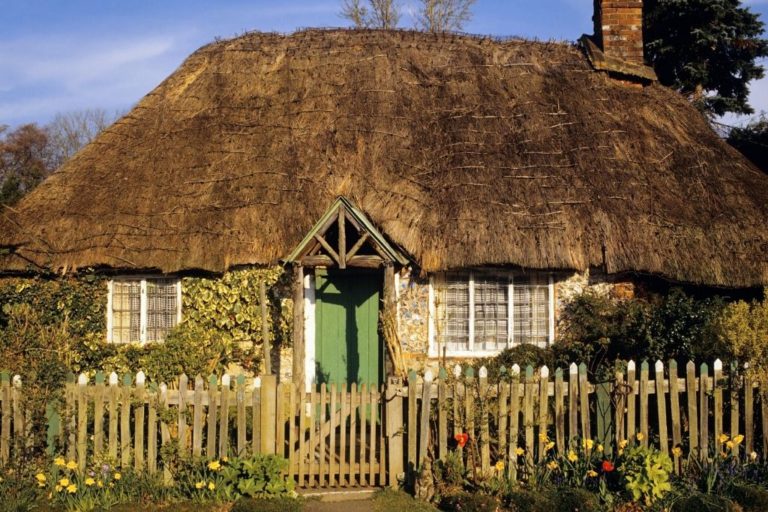 24 Beautiful Thatched Cottages in England + 5 You Can Stay in!