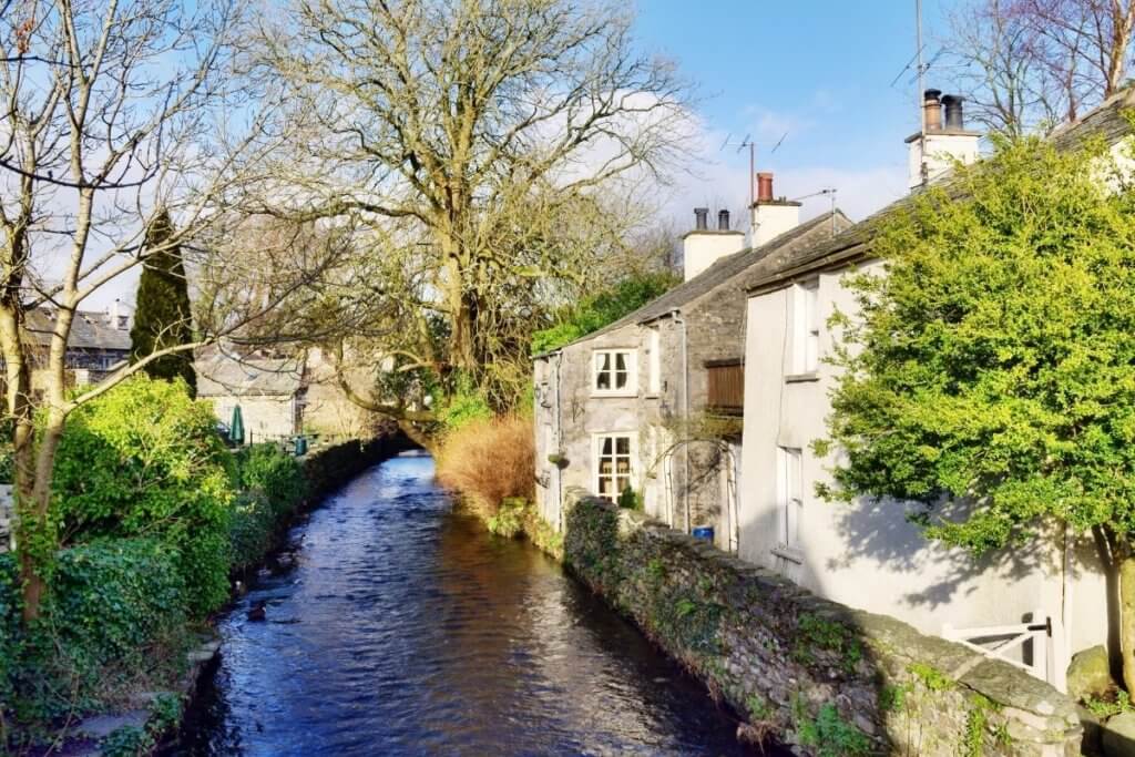 pretty villages in england