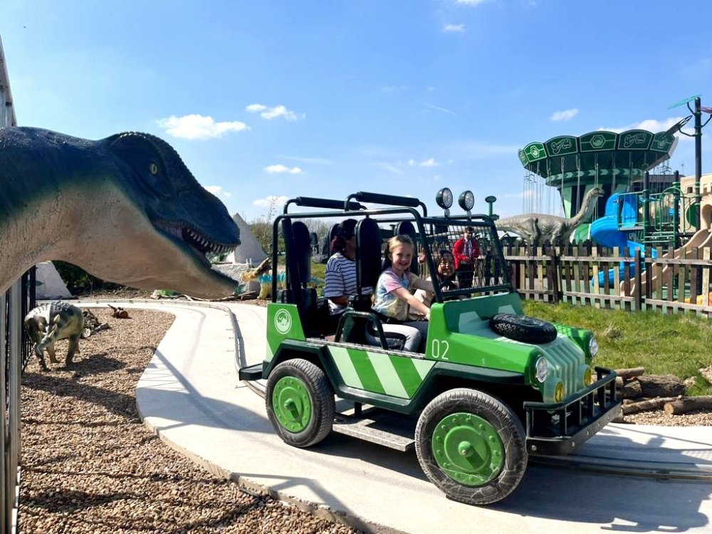 13 Best Theme Parks In England For A Day Out In 2024 | Day Out In England