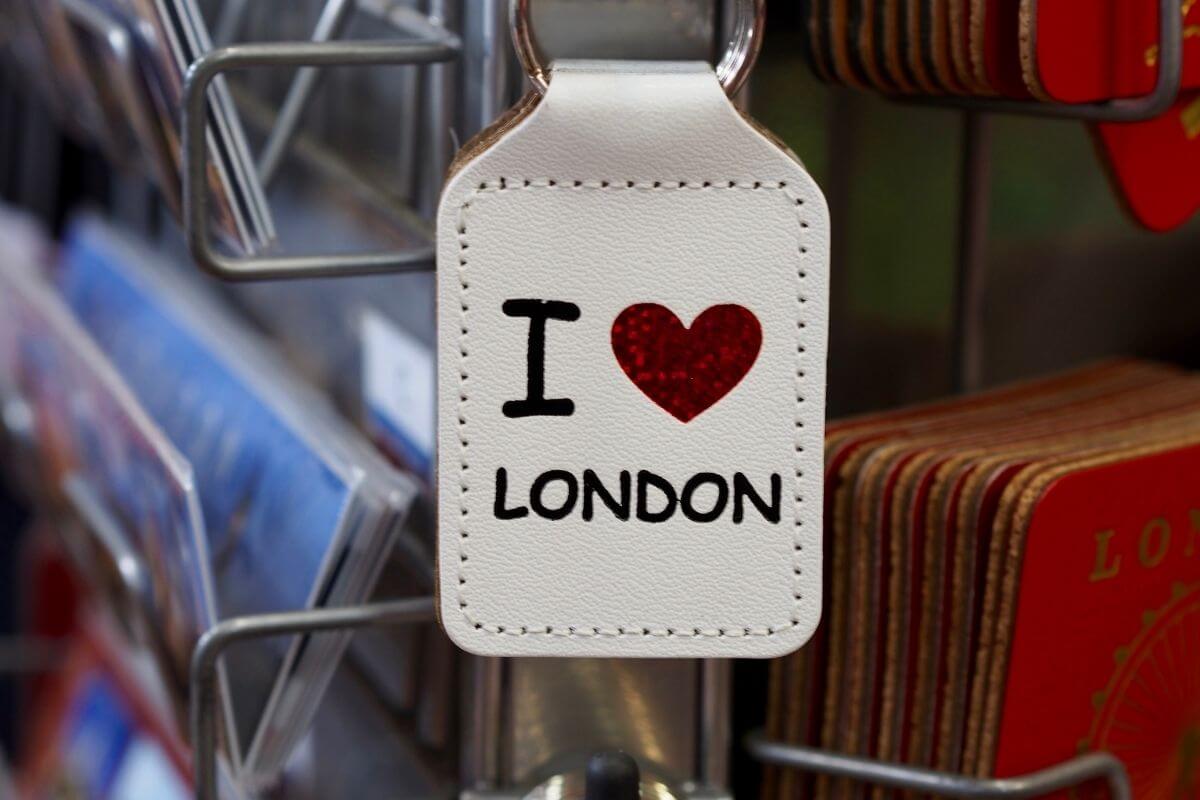22 Best Souvenirs from London to Remember Your Trip By