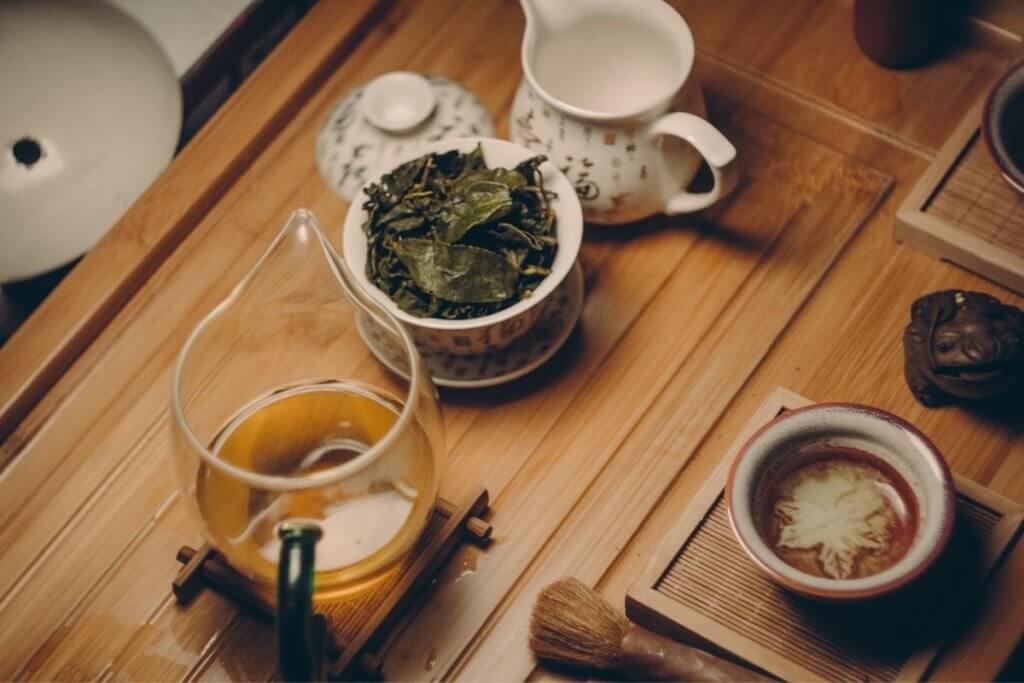 Tea leaves in the middle of the table