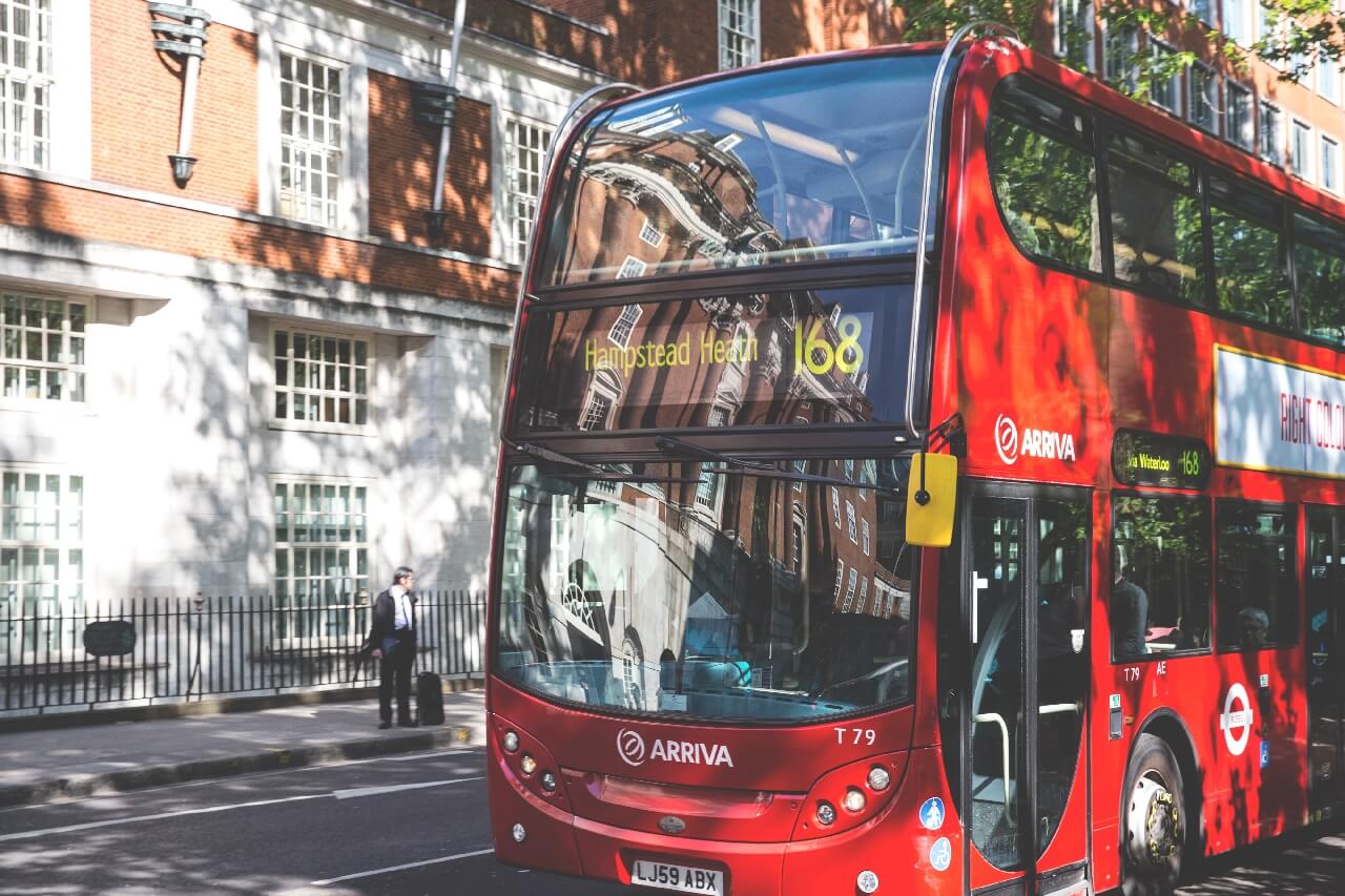 Bus in London, save money on days out in England