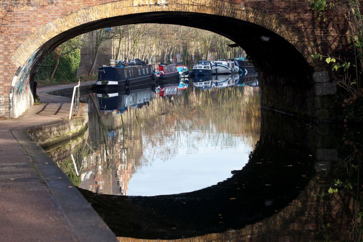 Regent’s Canal is a fantastic spot for a narrowboat in London