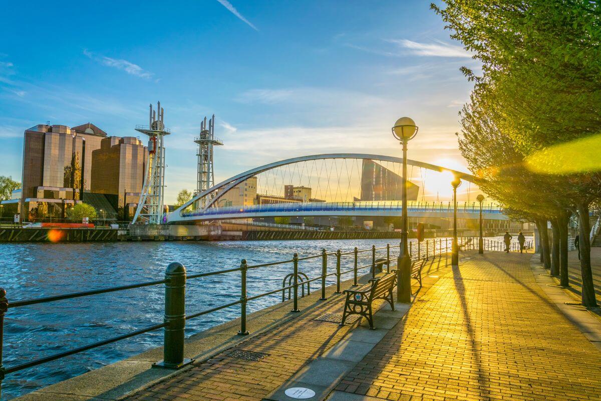 spots for narrowboats in England