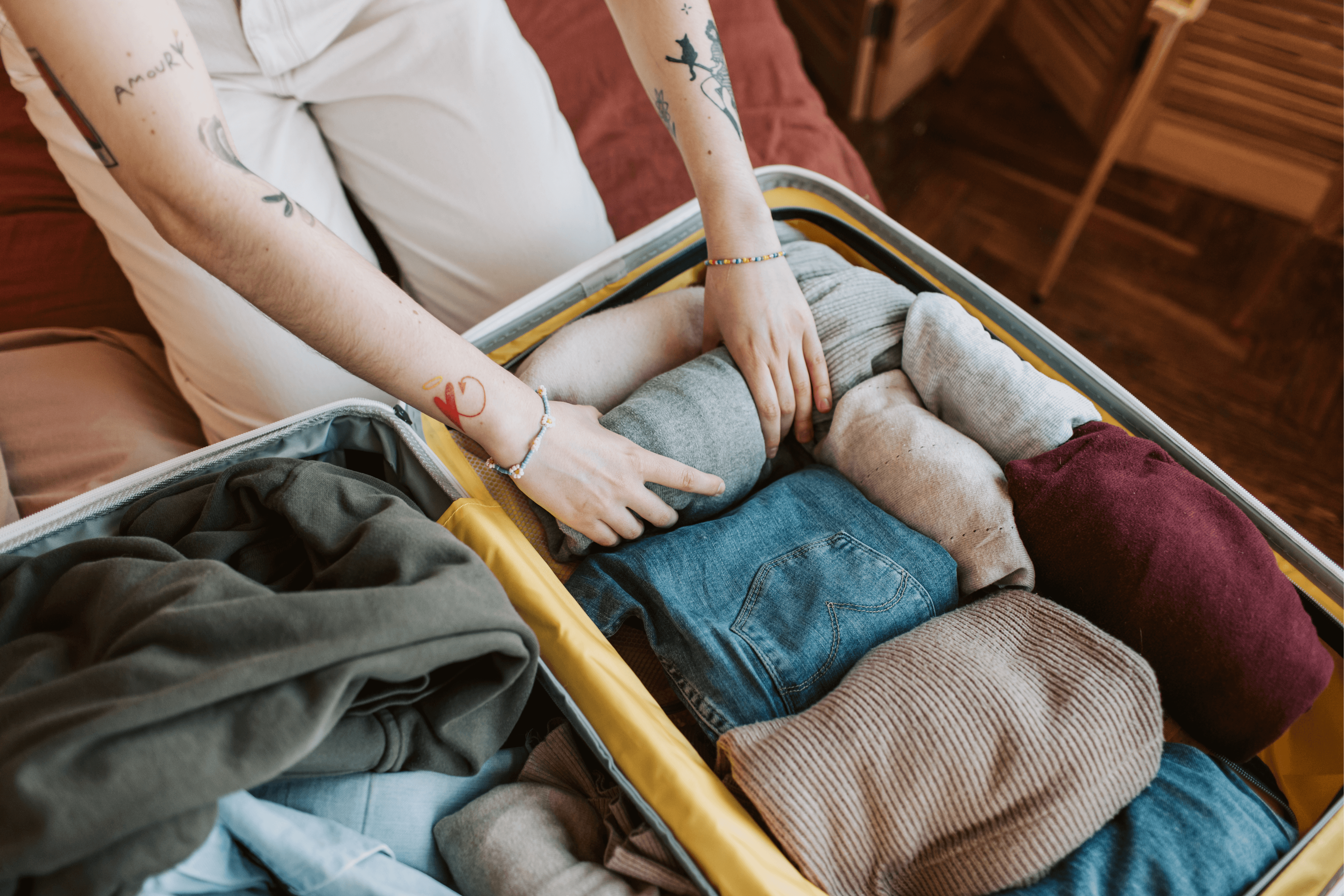 Packing for minimalists, suitcase 