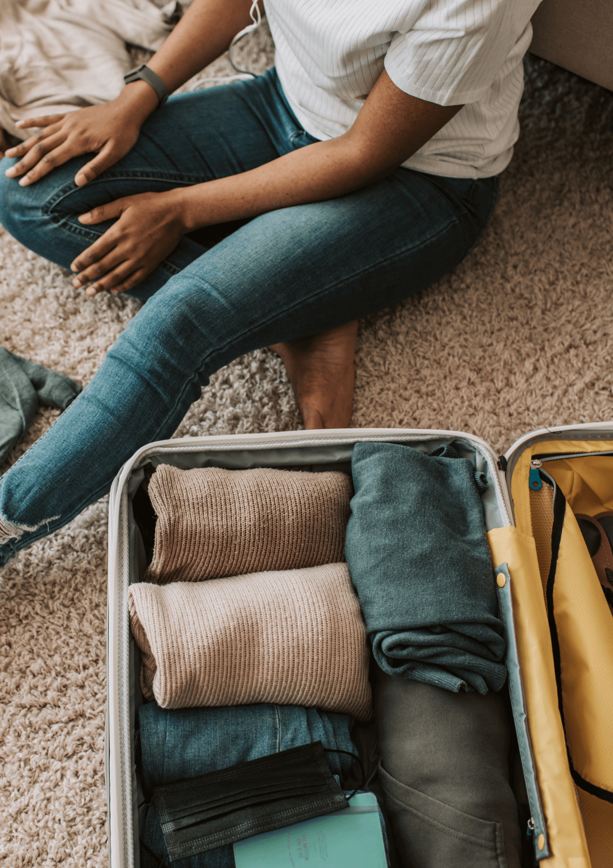 Packing clothes for a trip, minimalist packing