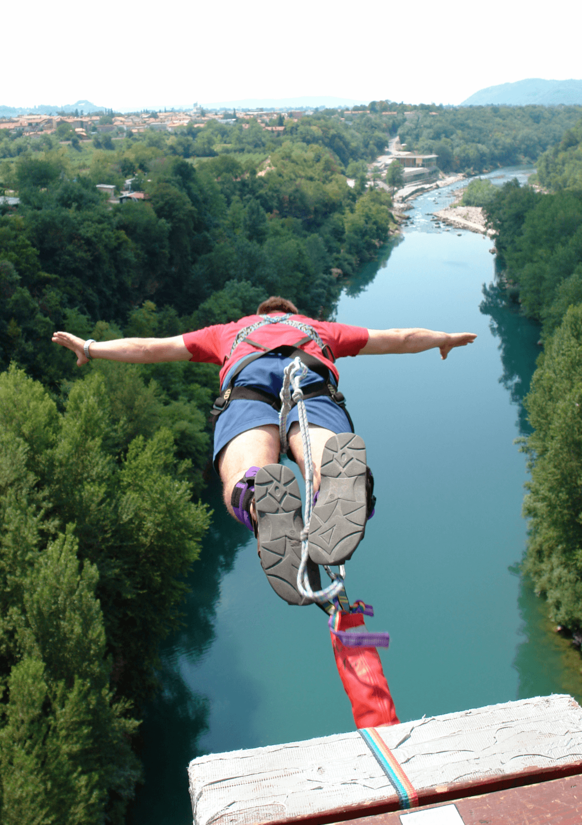 Man bungee jumping 