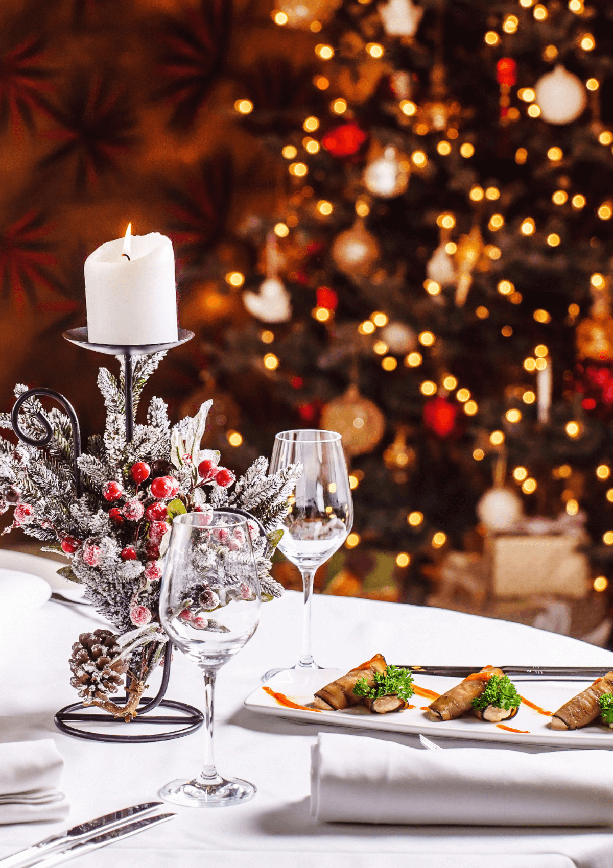 Fancy Christmas dinner table 