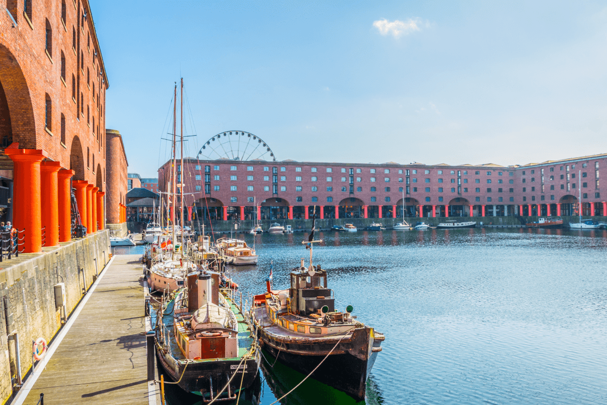 Liverpool river cruise for couples